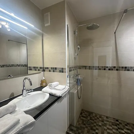 Beau T2 Piscine Parking Prive Apercu *